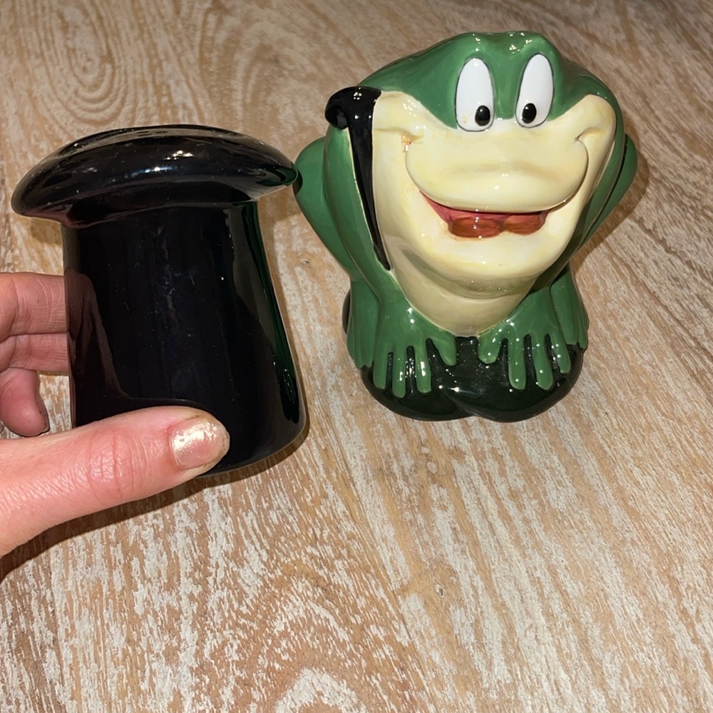 Vintage WB Looney Tunes Michigan J. Frog 1999 Salt & Pepper dancing singing Frog
